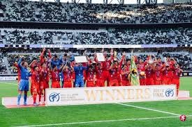 前河北队门将王年将成拍戏时被打伤，眼角被打开缝了三针